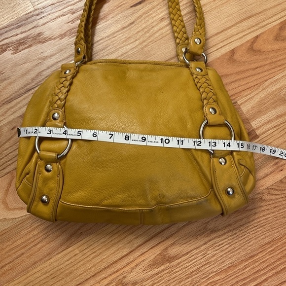 Banana Republic 100% leather shoulder bag Mustard Yellow silver hardware Y2K - Picture 6 of 12